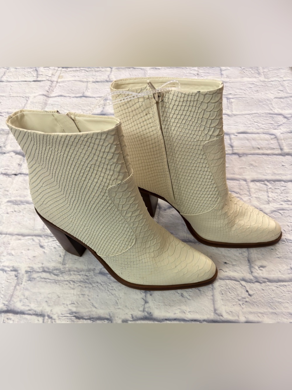 Gianni Bini Ivory Leather (faux reptile) Western Ankle Boots ladies sz 11M